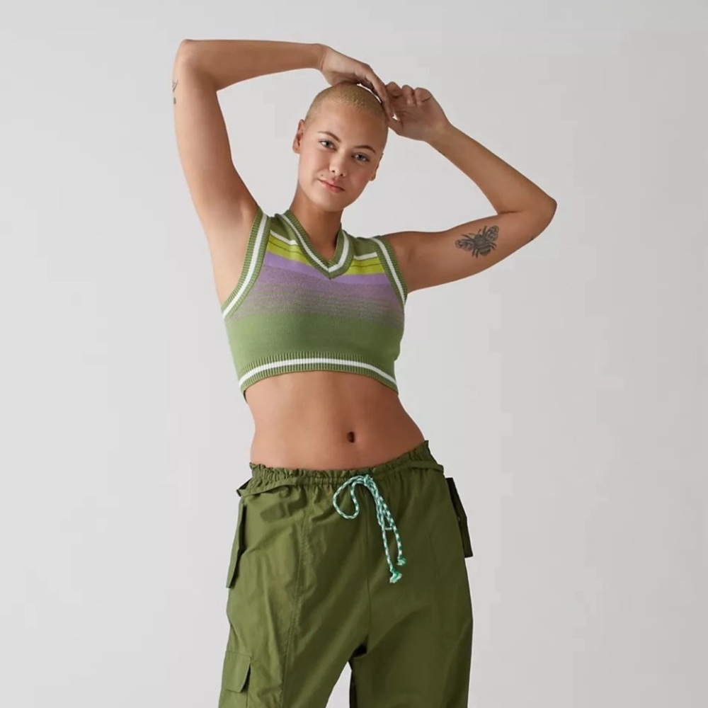 Urban Outfitters Randi Shrunken Sweater Vest NWT Size M - Green